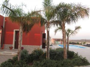 The swimming pool at or close to L'Isola del Sale