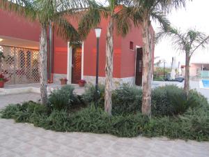 A garden outside L'Isola del Sale