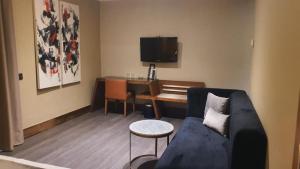 TV a/nebo společenská místnost v ubytování Yto boutique Hotel