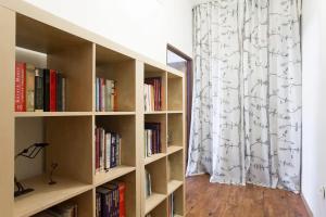 Knihovna v apartmánu
