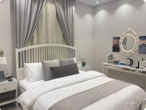 Postel nebo postele na pokoji v ubytování Al Aseel Apartment Buyoot Al Diyafah
