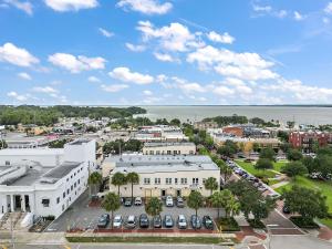 Gallery image of Downtown Digs~King Bed~UPSTAIRS Apartment~Downtown Eustis in Eustis