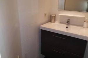 Et badeværelse på Liguster 90* + 10 billeder