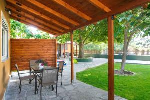 Κήπος έξω από το Mulberry Apartment