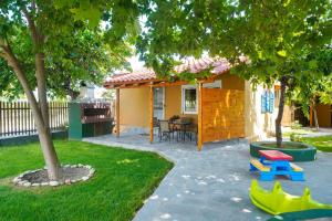 Κήπος έξω από το Mulberry Apartment +15 φωτογραφίες