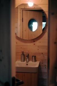 a bathroom with a sink and a mirror at kiva cabin in Horné Hámre