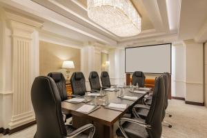 A área empresarial e/ ou a sala de conferências de Riviera Rayhaan by Rotana Doha