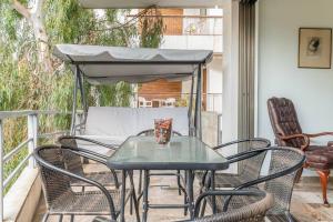 Μπαλκόνι ή βεράντα στο Unique Spacious new 3BDR apt in Mouson/Filopappou