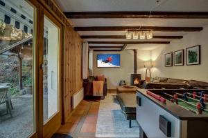 A kitchen or kitchenette at Chalet Chant de la Foret