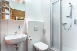 A bathroom at Apartmánový komplex Dagmar