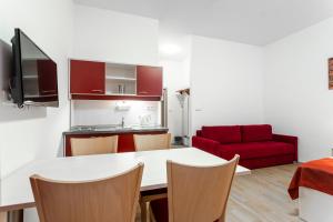 A kitchen or kitchenette at Apartmánový komplex Dagmar