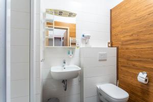 A bathroom at Apartmánový komplex Dagmar