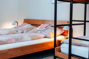 Letto o letti in una camera di Chrischona Berg