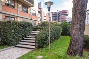 A garden outside A Casa di Sara 3