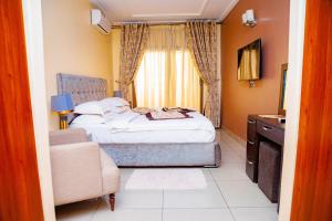 Un pat sau paturi într-o cameră la Loumia Premium Bonapriso