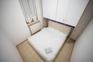 a small room with a small bed in the corner at Intero appartamento a Pero in Pero