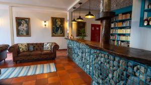 a living room with a couch and a book shelf at BALCÓN DEL CIELO eco hotel glamping in Frailes