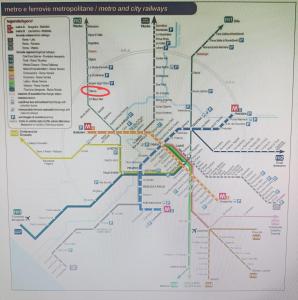 um mapa do metro de Londres e dos caminhos-de-ferro da cidade em Alloggio Turistico @Roma em Roma