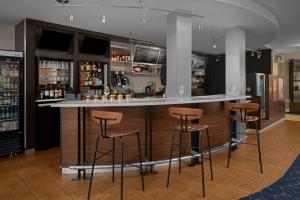 Lounge atau bar di Courtyard by Marriott Phoenix West/Avondale