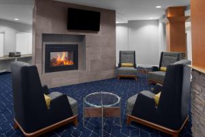 Ruang duduk di Courtyard by Marriott Phoenix West/Avondale