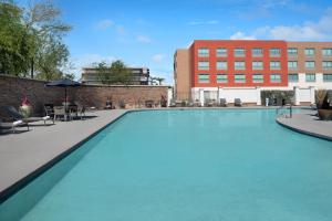 Kolam renang di atau dekat dengan Courtyard by Marriott Phoenix West/Avondale