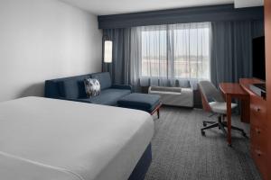 Katil atau katil-katil dalam bilik di Courtyard by Marriott Phoenix West/Avondale