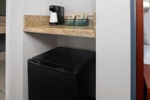 Dapur atau dapur kecil di Courtyard by Marriott Phoenix West/Avondale