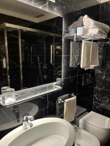 A bathroom at Zanhotel Tre Vecchi