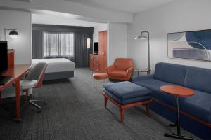 Ruang duduk di Courtyard by Marriott Phoenix West/Avondale