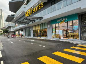 Supermarket nebo jiné obchody v  apartmánu nebo okolí