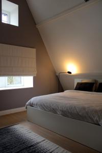 a bedroom with a bed and a window at Un Toit sur les Monts in Esneux