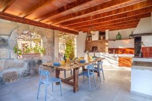 O bucătărie sau chicinetă la Finca Pollensa Cycling