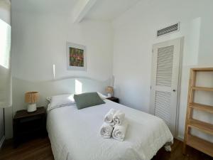 Cama o camas de una habitación en Les Restanques Cabrière 3123 vue mer 3 chambres