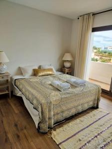 Postel nebo postele na pokoji v ubytování Lovely Seaside Luxury Penthouse