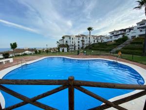 Bazén v ubytování Lovely Seaside Luxury Penthouse nebo v jeho okolí + 15 fotografií
