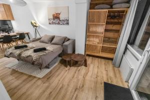 a bedroom with a bed and a table at Appartement rénové avec vue panoramique et sauna in Saas-Fee