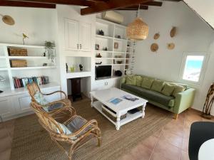 a living room with a couch and a table at Casa Ariana, casco antiguo, terrazas con vistas al mar in Altea