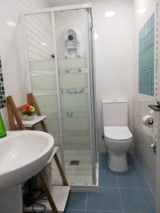 Kúpeľňa v ubytovaní CONFORTABLE PISO ACUARELA JUNTO CENTRO CIUDAD