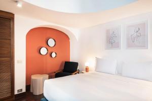 A bed or beds in a room at RELSTAY - Montenapoleone Suite