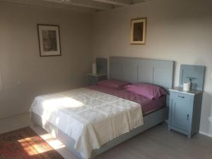 Postel nebo postele na pokoji v ubytování B&B Ernestine Family Home