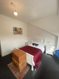 Säng eller sängar i ett rum på Impeccable 1-Bed Apartment in Putney Village