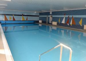 a large swimming pool with blue water at Träumeria in Butjadingen