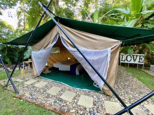 Zahrada ubytování Hostel Glamping Mistiko Safari - Carmen de apicala
