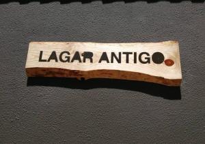 a sign that says lacar antica on a wall at BABhouse Lagar Antigo - Coração do Douro in Nagoselo do Douro