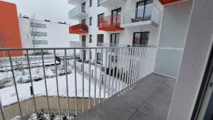 Balkón alebo terasa v ubytovaní Życzliwy Apartament z garażem