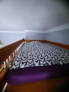 Posteľ alebo postele v izbe v ubytovaní Niezależny apartament przy Parku Zdrojowym 667-666-609