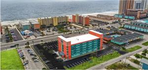 - une vue aérienne sur la ville et l'océan dans l'établissement Beachside Resort Hotel, à Gulf Shores