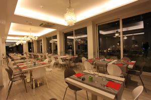 Restaurace v ubytování Hotel Fantasy + 22 fotografií