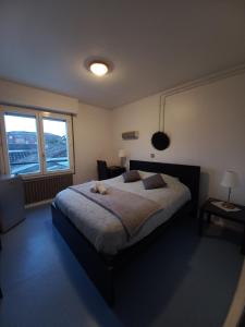 מיטה או מיטות בחדר ב-Hôtel Labat