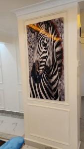 uma imagem de uma zebra num quadro branco em Njoro Caves Holiday em Gichage